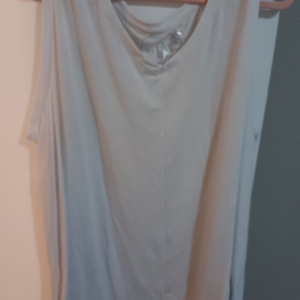 Woman's white tank top